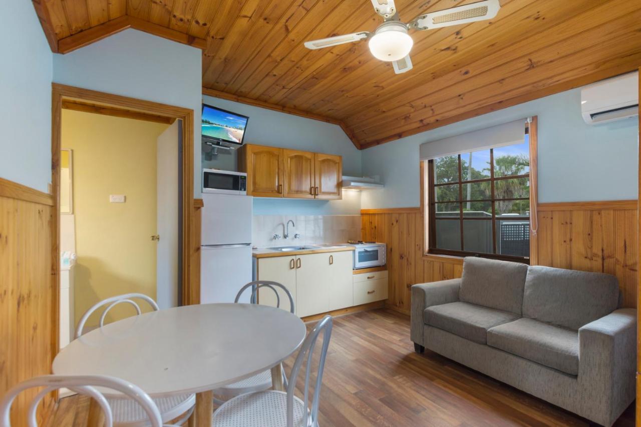 Wairo Beach Holiday Park Tabourie Lake Eksteriør billede