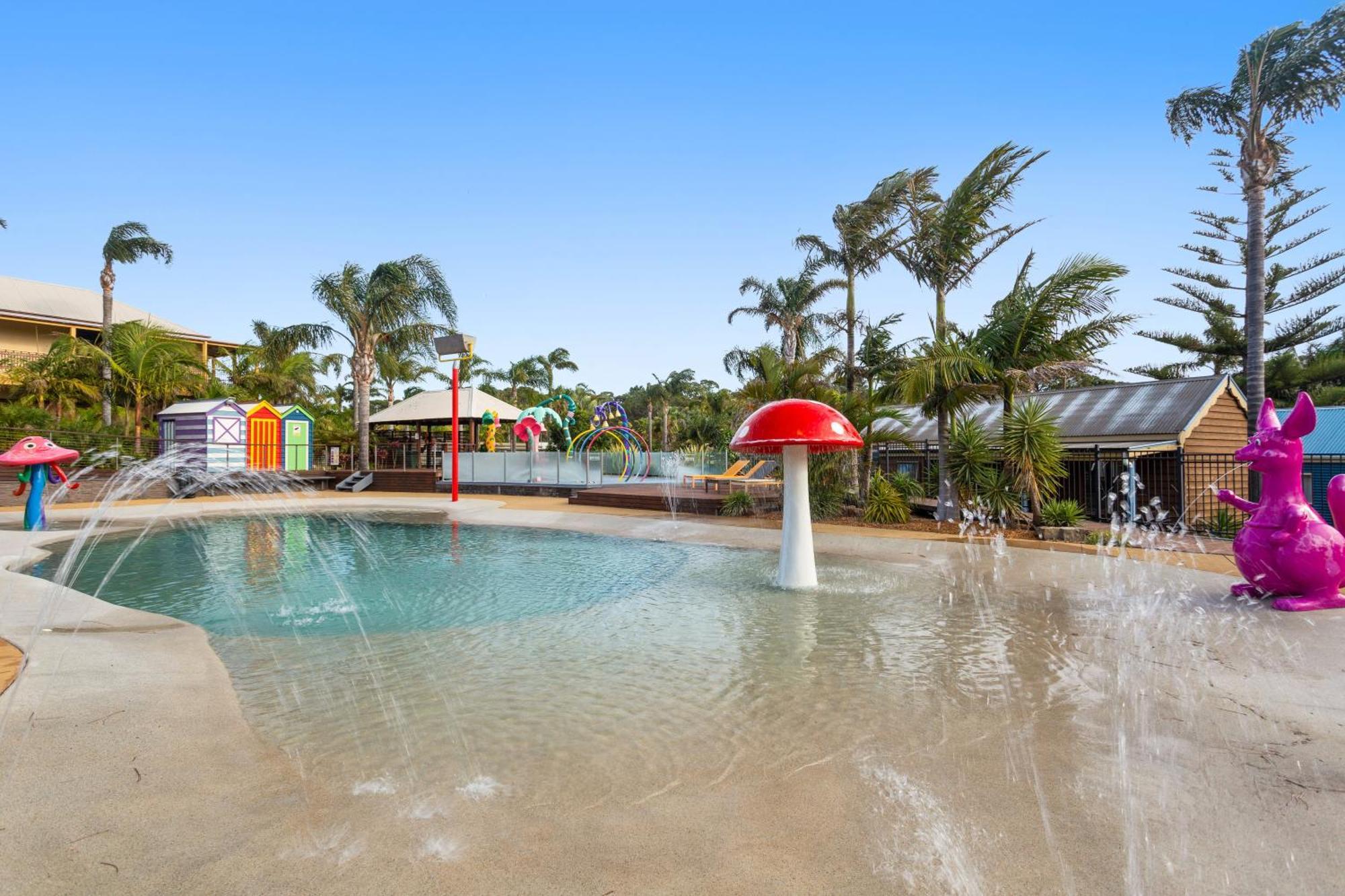 Wairo Beach Holiday Park Tabourie Lake Eksteriør billede