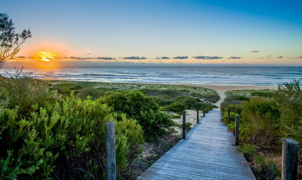 Wairo Beach Holiday Park Tabourie Lake Eksteriør billede